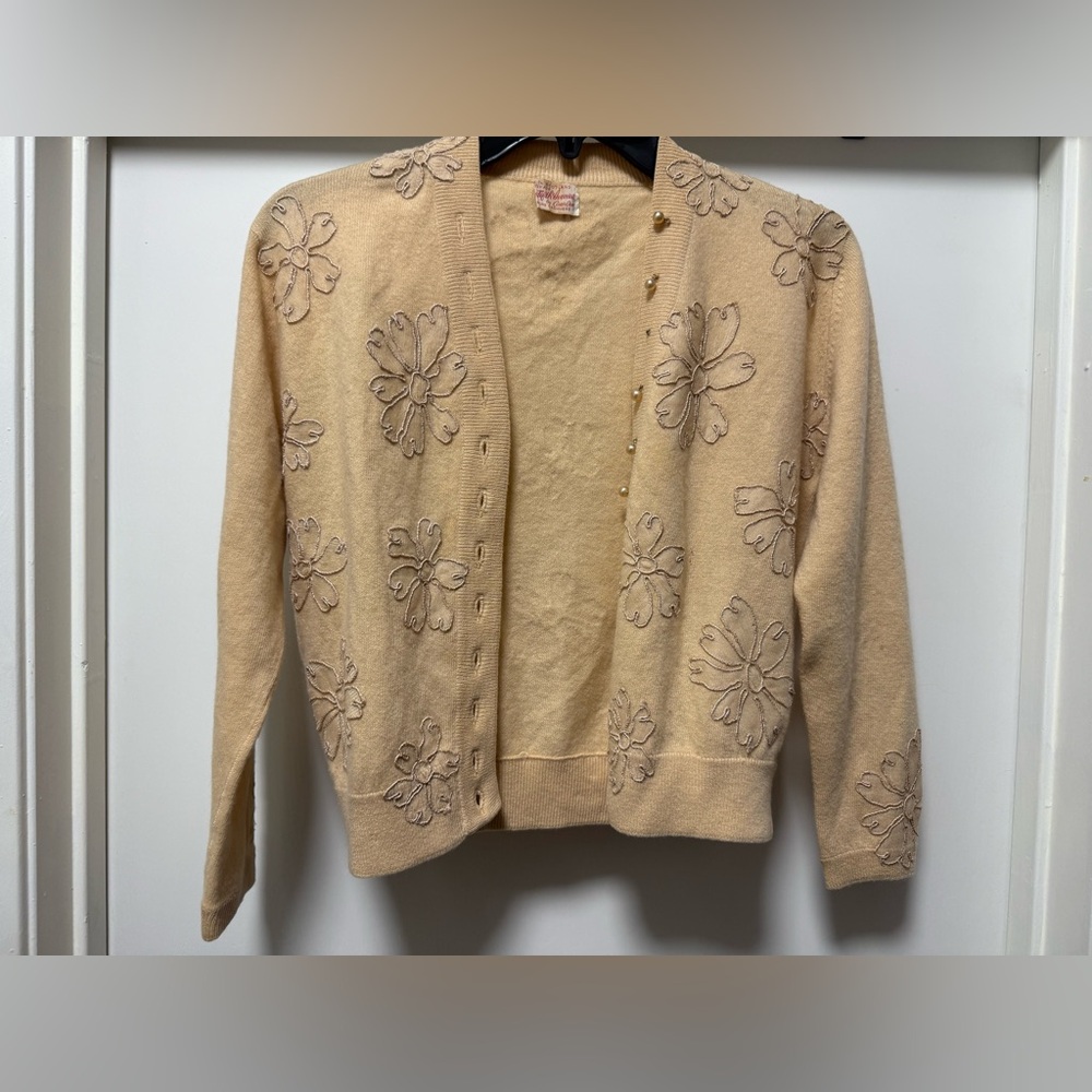 100% Cashmere Saks Fifth Ave. Floral embroidered cardigan